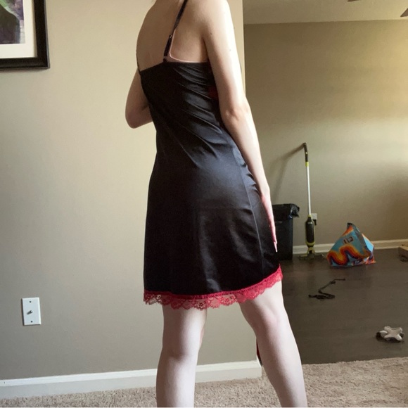 BLACK AND RED LACE TRIMMED SLIP DRESS - Picture 8 of 13